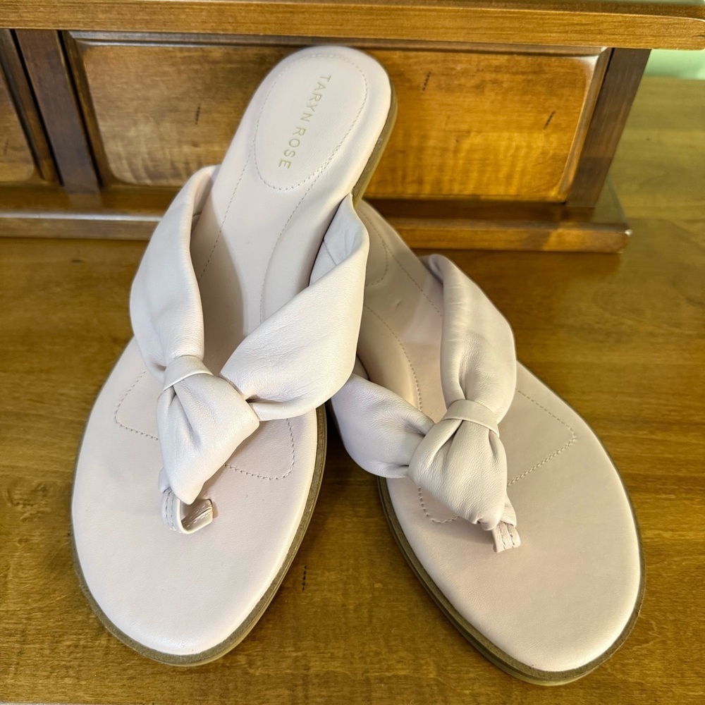 Taryn Rose Karissa Women 10 Light Pink blush  Knot thong Sandals leather‎ flat